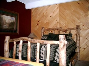 Smaller Upstair Bedroom (12x13 ft), queen bed , HD TV