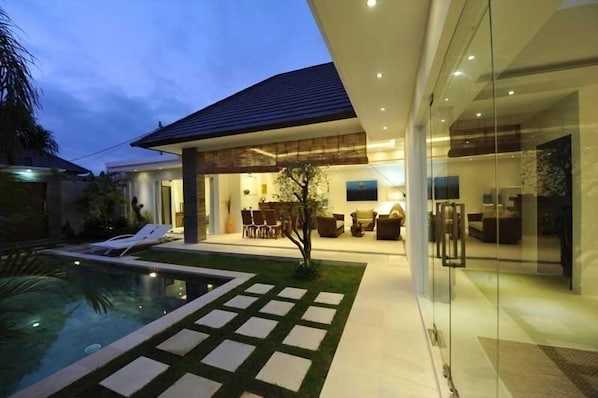 Cozy Modern Villa in Seminyak 4BR