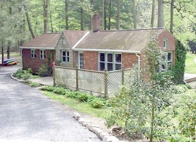 Ivy Cottage -Central Pennsylvania-Creekside