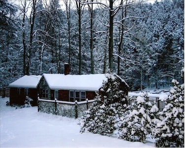 Ivy Cottage -Central Pennsylvania-Creekside