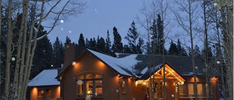 Winters are Magical at the BDAL - 18 short miles to Breckenridge