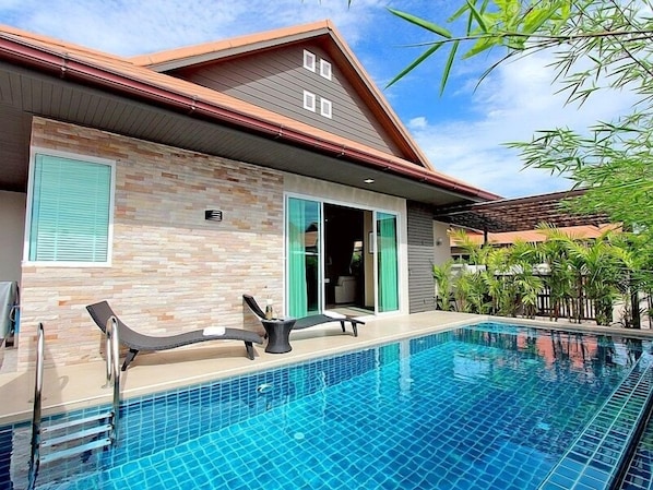 Your own priivate pool with an easy access from living area.