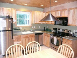 Fully stocked kitchen!