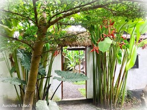 40mbps Ubud Private Wooden Cabin 