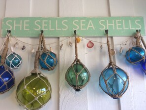 She Sells Seashells is 
" Beachfully " decorated throughout the entire condo! 