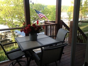 Comfortable table to eat meals where you feel the breeze from the Lake.