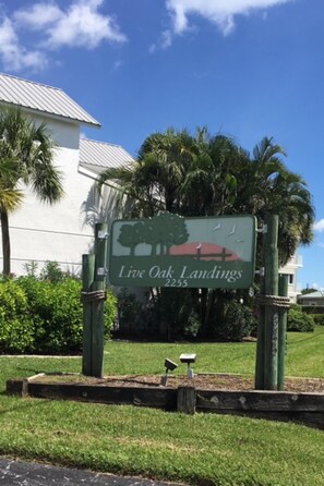 Entrance to Live Oak Landings across from Englewood Beach