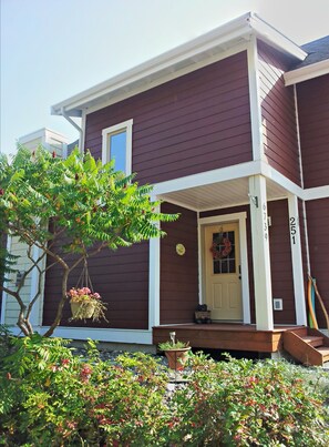 Front Entrance to Cottage. 