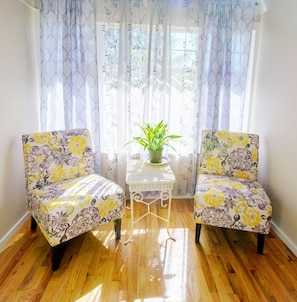 Sitting area right off the kitchen
