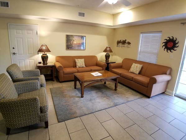 Spacious Living Room - 59027 L