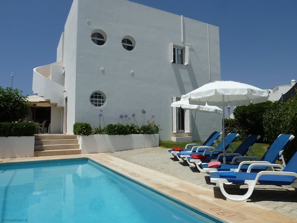 The very popular 5* location, Villa Jose, Falesia, Albufeira. 4 bedroom A/C Villa.