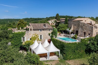 Domaine du Clos d'Hullias: Unterkunft 30 Personen / 2 Schwimmbäder / Hochzeitspaket