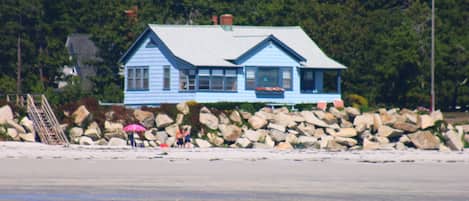 Oceanfront Beach House - Ideal Location!