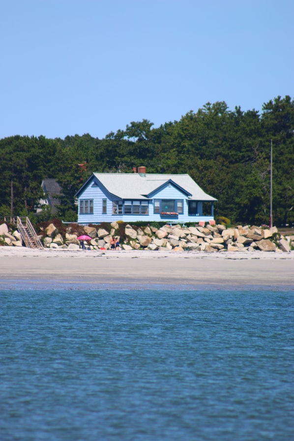 Oceanfront Beach House - Ideal Location!