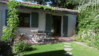 independent gite in private house, in Ceyreste, 10 minutes from the beaches 