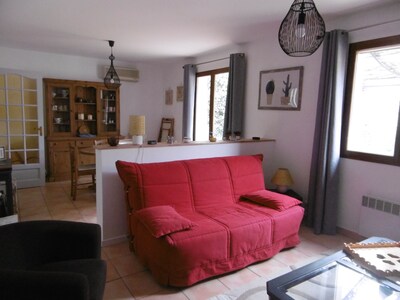 independent gite in private house, in Ceyreste, 10 minutes from the beaches 