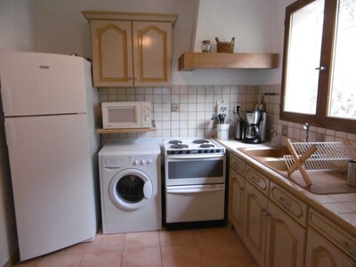 independent gite in private house, in Ceyreste, 10 minutes from the beaches 