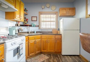 Private Full Kitchen