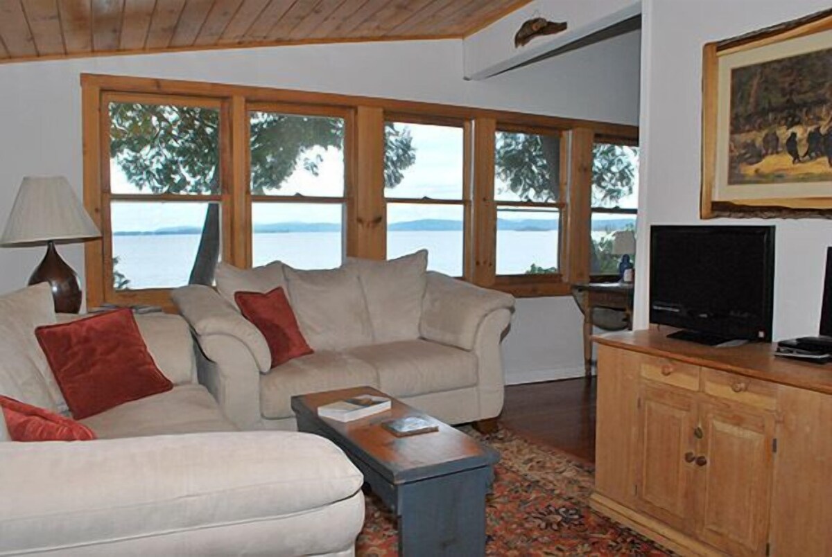Secluded & Private Lakefront Cottage–Awesome Views–Peace & Quiet