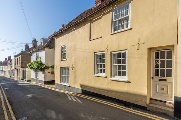 36 High Street, Wells-next-the-Sea: Front elevation
