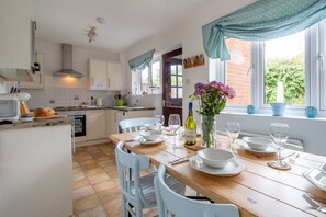 4 Langford Cottages, Ringstead: Open plan kitchen/dining room
