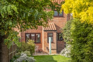 4 Langford Cottages, Ringstead: Rear elevation
