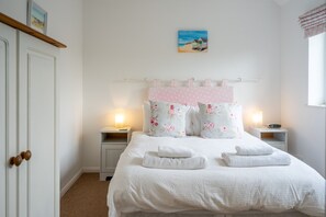 4 Langford Cottages, Ringstead: Double bedroom