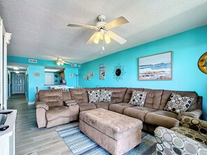 Spacious Living room area