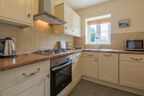 Ground floor: Practical modern kitchen