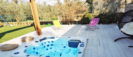 Casa Giumar sorrento holiday booking for rent with garden, jacuzzi hot tub patio