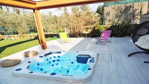 Bain à remous extérieur