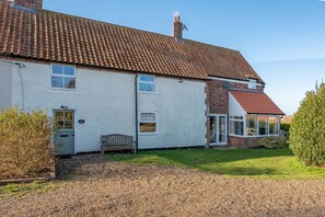 Sandpipers, Brancaster: A beautifully curated, spacious end terrace cottage