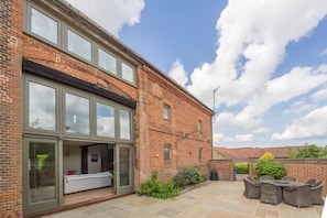 5 Ivy Farm Barns, Stanhoe: Front elevation