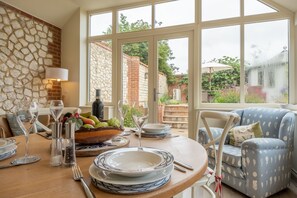 Sutton Cottage, Thornham: Conservatory with dining table