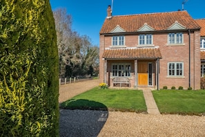 Marigold Cottage - Front elevation of the property