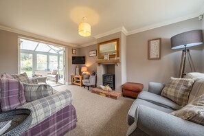 Lantern Cottage, Wells-next-the-Sea: Sitting room with a wood burning stove