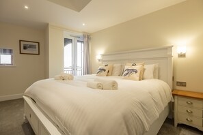 Seaborne Penthouse, Wells-next-the-Sea: Master bedroom with a super-king size bed
