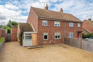 Winchelsea, Brancaster: Just a 20 minute walk from the beach
