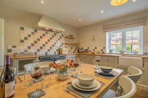 Pine Cottage, Thornham: Well-equipped kitchen with dining area