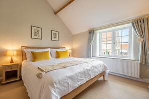 Pine Cottage, Thornham: Master bedroom with super king-size bed