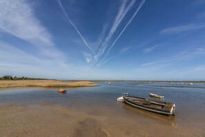 Spinnakers, Brancaster Staithe: The stunning coastal path is reachable in mere minutes