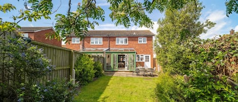 Spinnakers, Brancaster Staithe: Generous fully enclosed garden