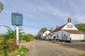 2 Priory Court, Thornham: The Lifeboat Inn, Thornham is less than a 10-minute walk away