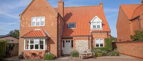 2 Priory Court, Thornham: Front elevation