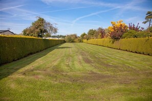 2 Priory Court, Thornham: Large, fully enclosed garden