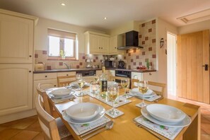 The Dairy, Great Massingham: Gorgeous country kitchen