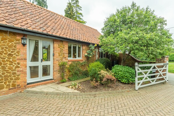 The Old Cow Shed, Pott Row: A fabulous, romantic bolthole for two, or a great stay for a solo-traveller