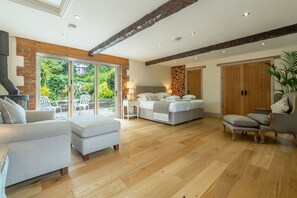 The Old Cow Shed, Pott Row: Open plan living