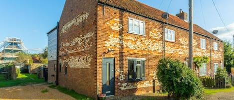 Barnwell Cottage, Holme-next-the-Sea: Front elevation