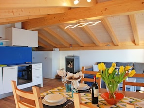 Room, Property, Ceiling, Interior Design, Building, House, Furniture, Dining Room, Beam, Loft